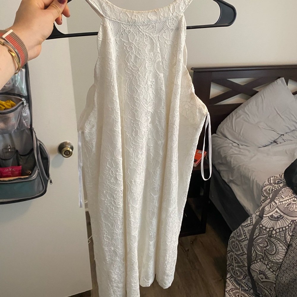 White dress - Picture 3 of 3